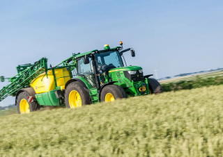 Vučene prskalice John Deere M740i
