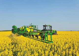 Vučene prskalice John Deere R 944 i
