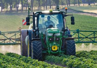 Vučene prskalice John Deere R732i