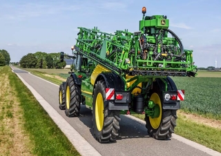 Vučene prskalice John Deere R944i