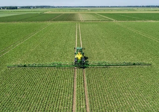 Vučene prskalice John Deere R975i