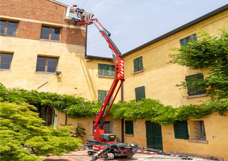 Zglobna podizna platforma Zglobna podizna platforma na gusjenicama Hinowa Lightlift 14.70 IIIS