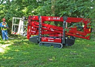 Zglobna podizna platforma Zglobna podizna platforma na gusjenicama Hinowa Lightlift 18.80 Performance IIIS