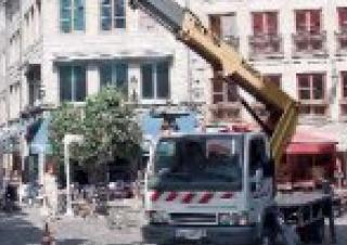 Zglobna podizna platforma Dizala sa zglobnom granom montirana na prikolicu Haulotte HTB 180