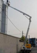 Zglobna podizna platforma Dizala sa zglobnom granom montirana na prikolicu Multitel MX 200 DS