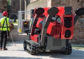 Zglobna podizna platforma Zglobna podizna platforma na gusjenicama Hinowa Lightlift 33.17 Performance IIIS