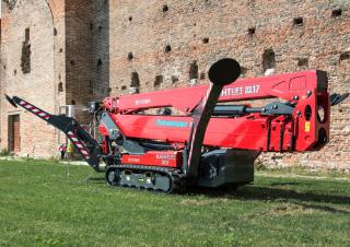 Zglobna podizna platforma Zglobna podizna platforma na gusjenicama Hinowa Lightlift 33.17 Performance IIIS