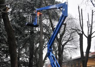 Zglobna podizna platforma Zglobna podizna platforma na gusjenicama CTE Traccess 230