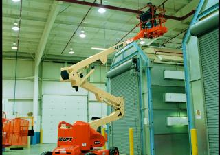 Zglobna podizna platforma Zglobna podizna platforma na kotačima JLG M450A