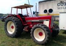 2WD traktori International Harvester 1046