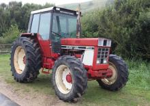2WD traktori International Harvester 1055
