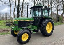2WD traktori John Deere 2250