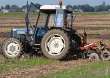 2WD traktori Ford-NH 4135