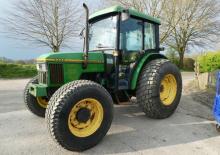 2WD traktori John Deere 5400 N