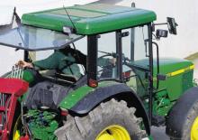 2WD traktori John Deere 5500 N