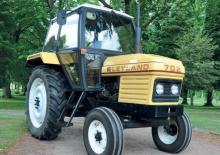2WD traktori Leyland 702