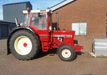 2WD traktori International Harvester 743