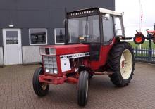 2WD traktori International 744