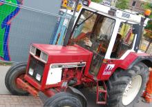 2WD traktori International Harvester 745