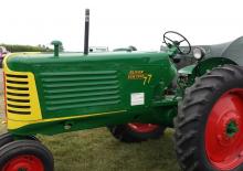 2WD traktori Oliver 77