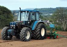 2WD traktori Ford-NH 7740