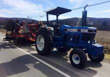 2WD traktori Ford-NH 8530