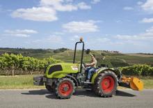 2WD traktori Claas Nexos 210 F