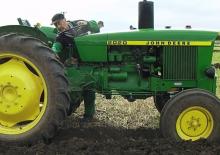 4WD traktori John Deere 2020