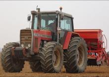 4WD traktori Massey Ferguson 2725