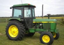4WD traktori John Deere 2750