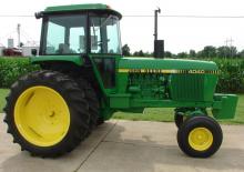 4WD traktori John Deere 4040S