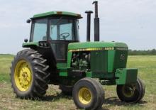 4WD traktori John Deere 4250