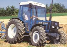 4WD traktori New Holland 45-66 DT S/3435