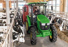 4WD traktori John Deere 5075E