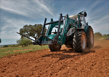 4WD traktori Arbos 5115