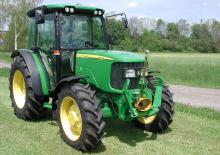 4WD traktori John Deere 5515 V