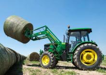 4WD traktori John Deere 6135B