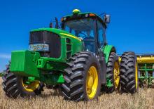 4WD traktori John Deere 6135J