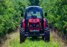 4WD traktori Mahindra 6675F