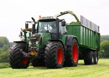 4WD traktori Fendt 820 Vario