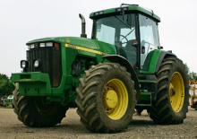 4WD traktori John Deere 8200
