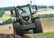 4WD traktori Fendt 826 Vario Profi