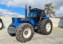 4WD traktori Ford-NH 8830 A Powershift