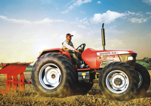 4WD traktori Mahindra 9500