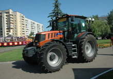 4WD traktori Terrion ATM 4160