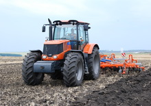 4WD traktori Terrion ATM 5280