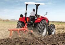 4WD traktori Case IH Farmall 80 JXM