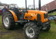 4WD traktori Renault Fructus 140 - 4