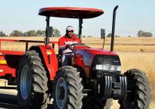 4WD traktori Case IH JX 80 Staddle