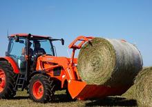 4WD traktori Kubota M 135 GX